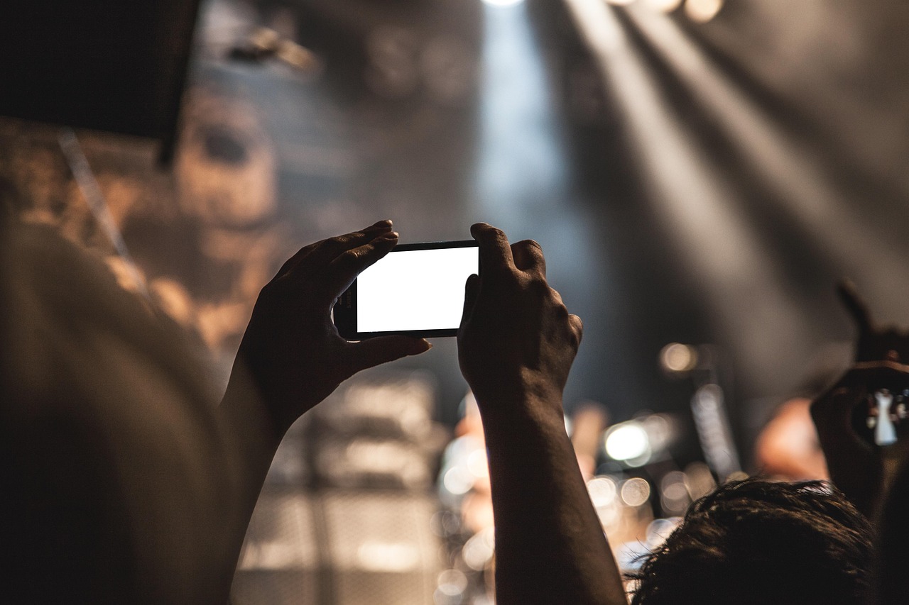 Smartphone being used with optimised display settings